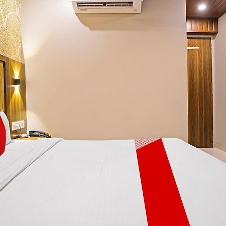 Super Hotel O Homestay Andheri East Мумбай Екстериор снимка