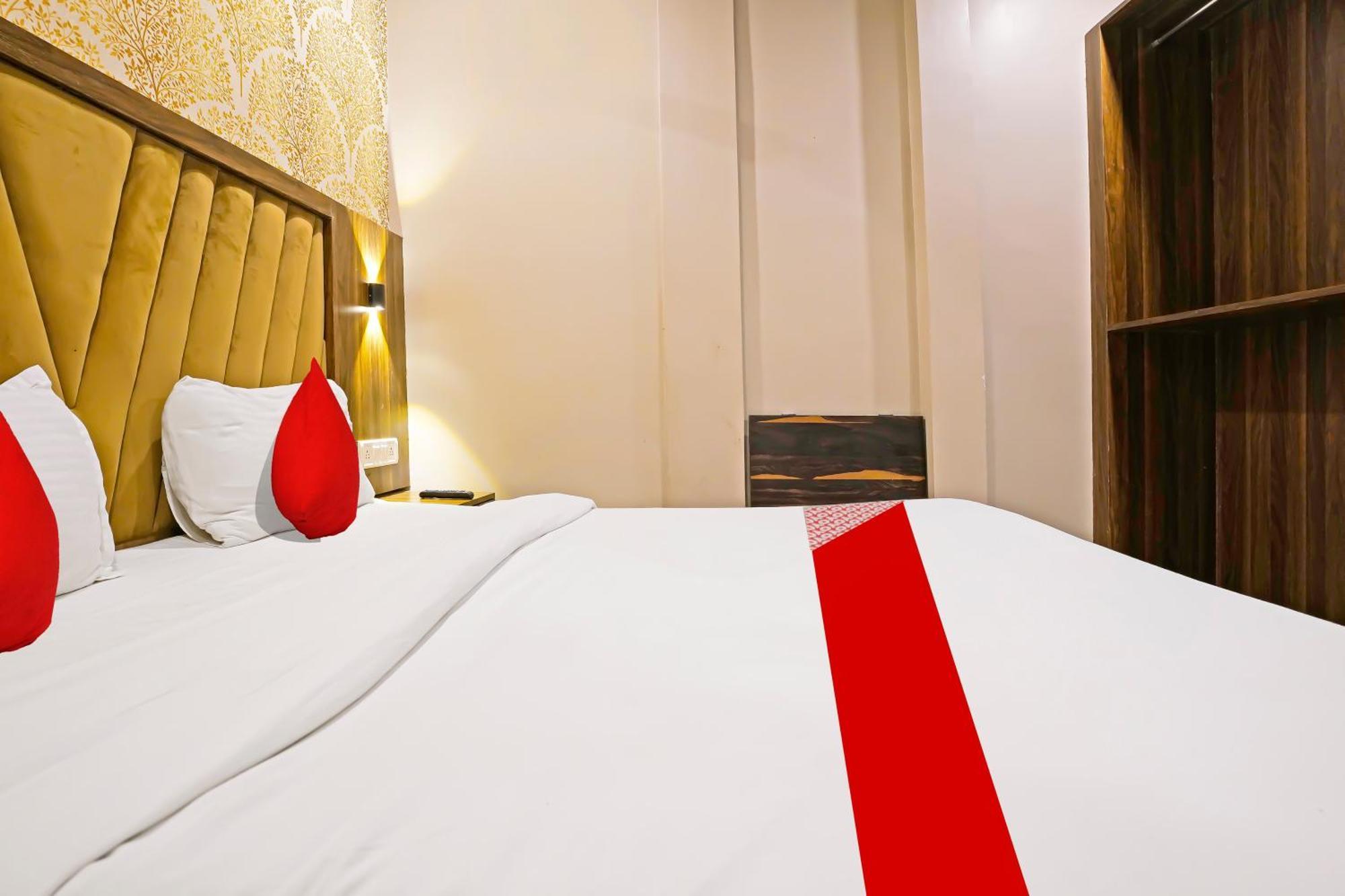 Super Hotel O Homestay Andheri East Мумбай Екстериор снимка