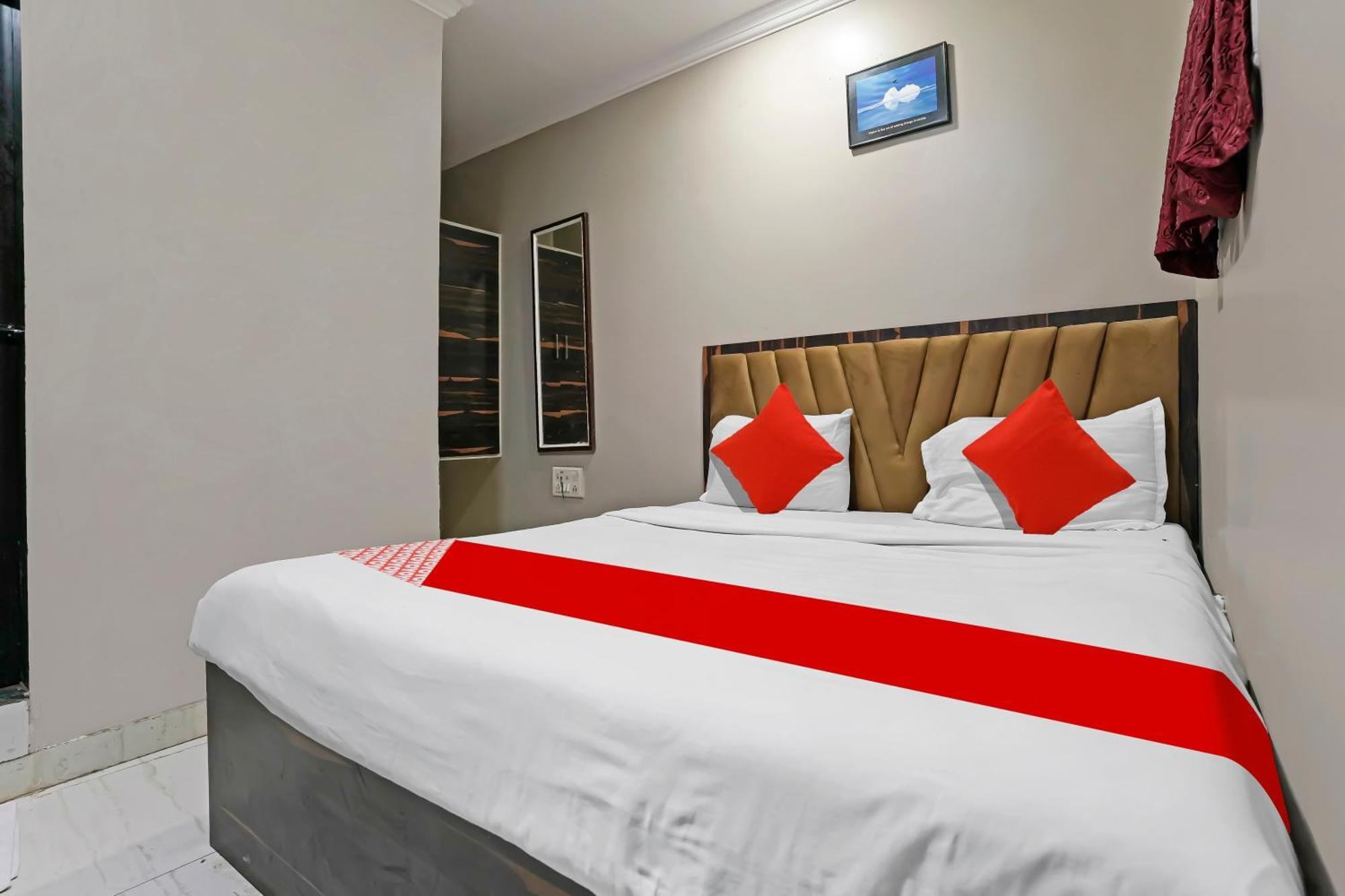 Super Hotel O Homestay Andheri East Мумбай Екстериор снимка