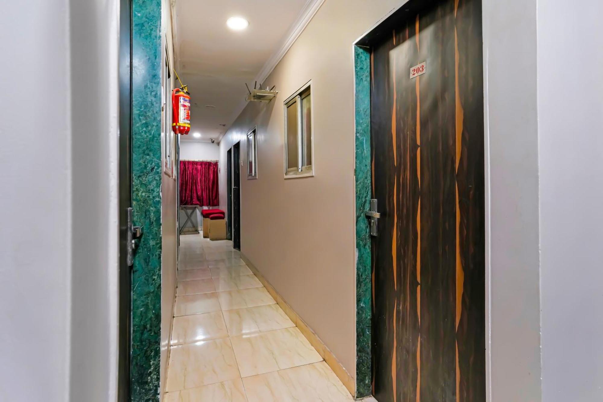 Super Hotel O Homestay Andheri East Мумбай Екстериор снимка