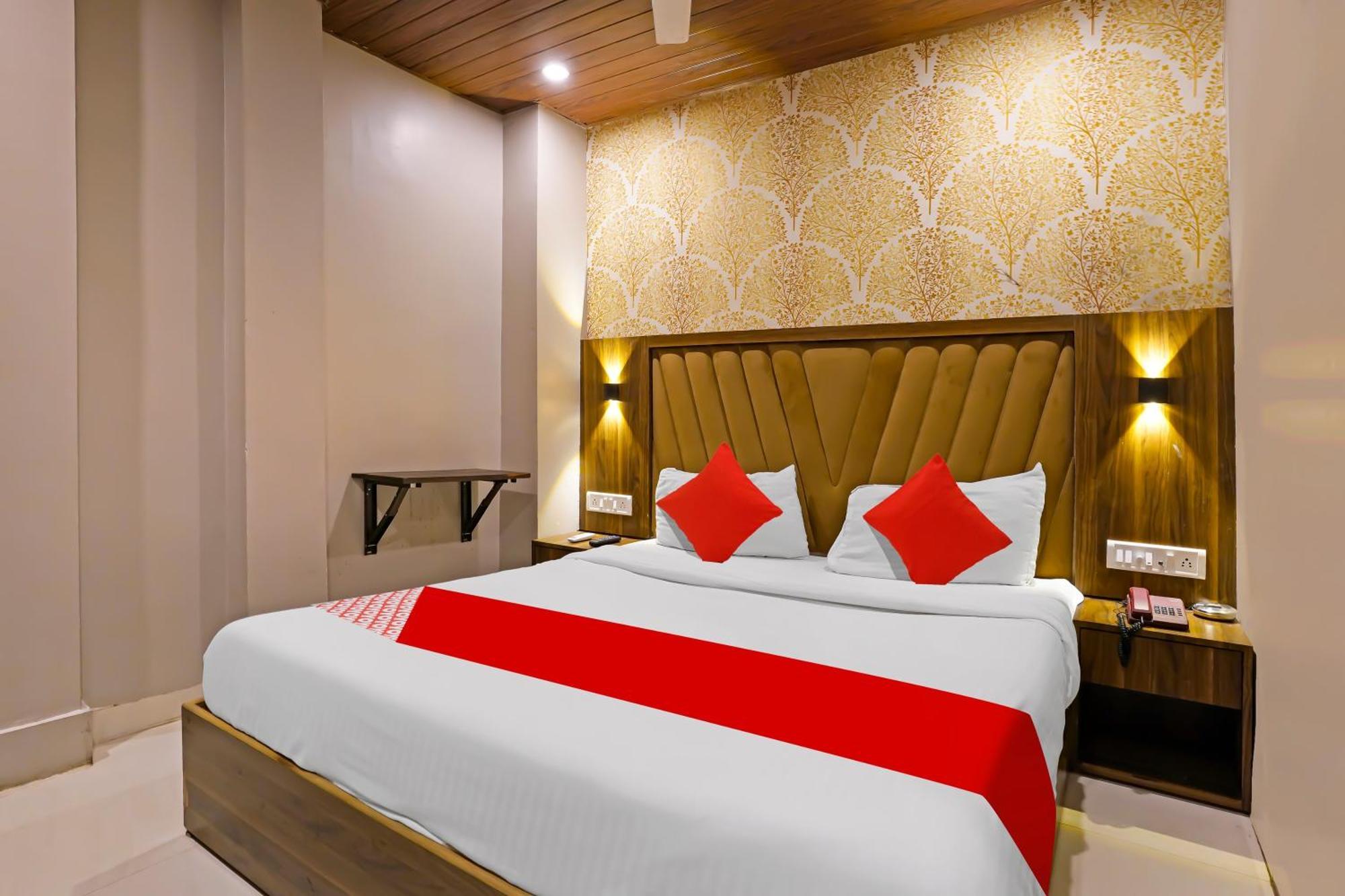 Super Hotel O Homestay Andheri East Мумбай Екстериор снимка