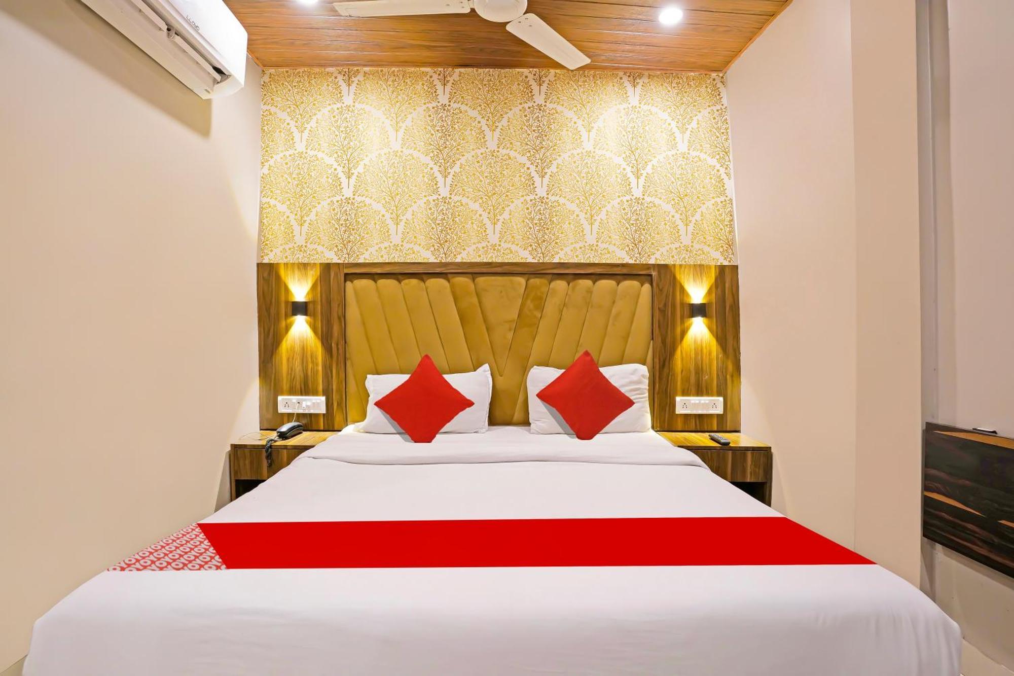 Super Hotel O Homestay Andheri East Мумбай Екстериор снимка