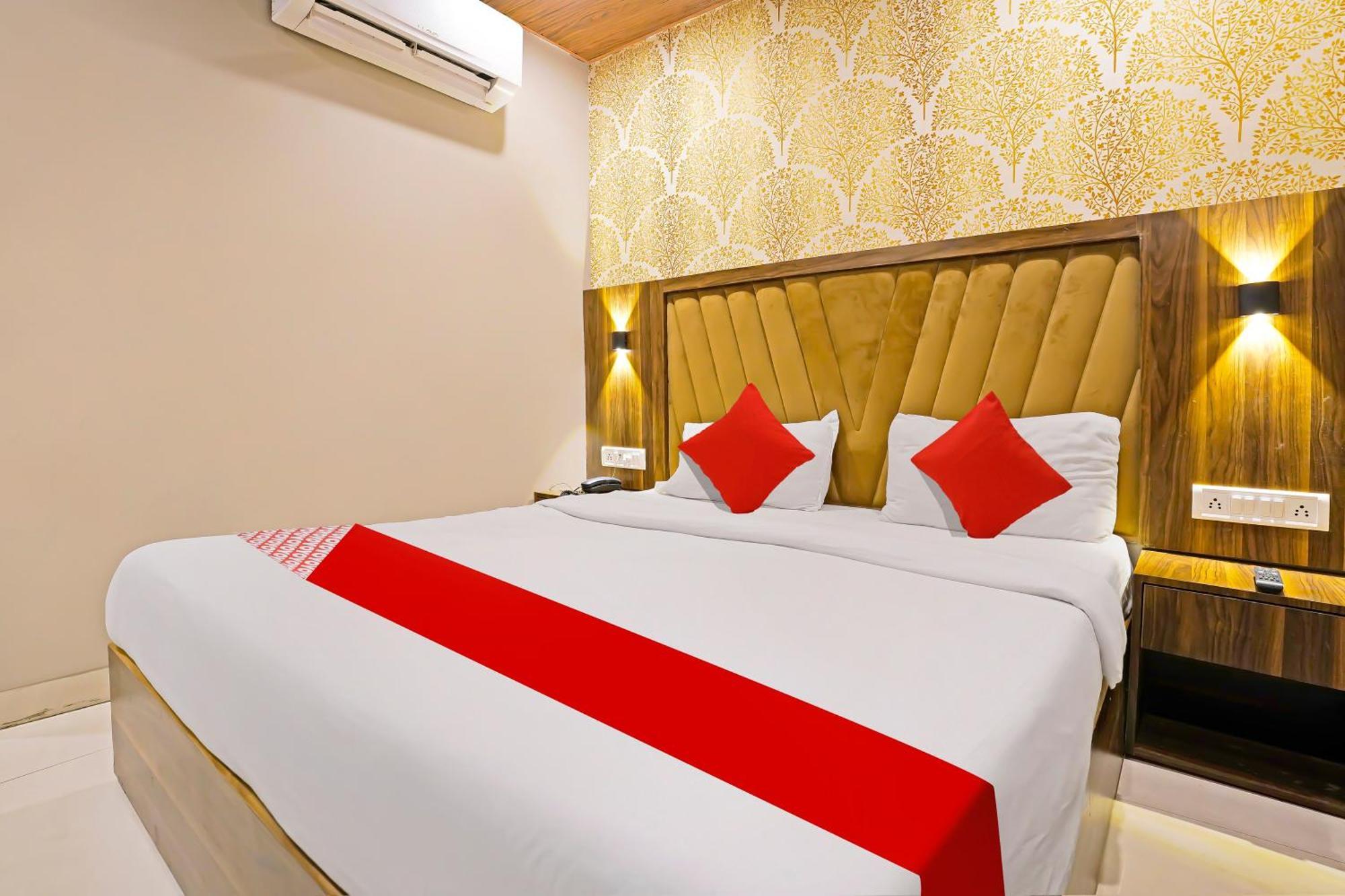 Super Hotel O Homestay Andheri East Мумбай Екстериор снимка