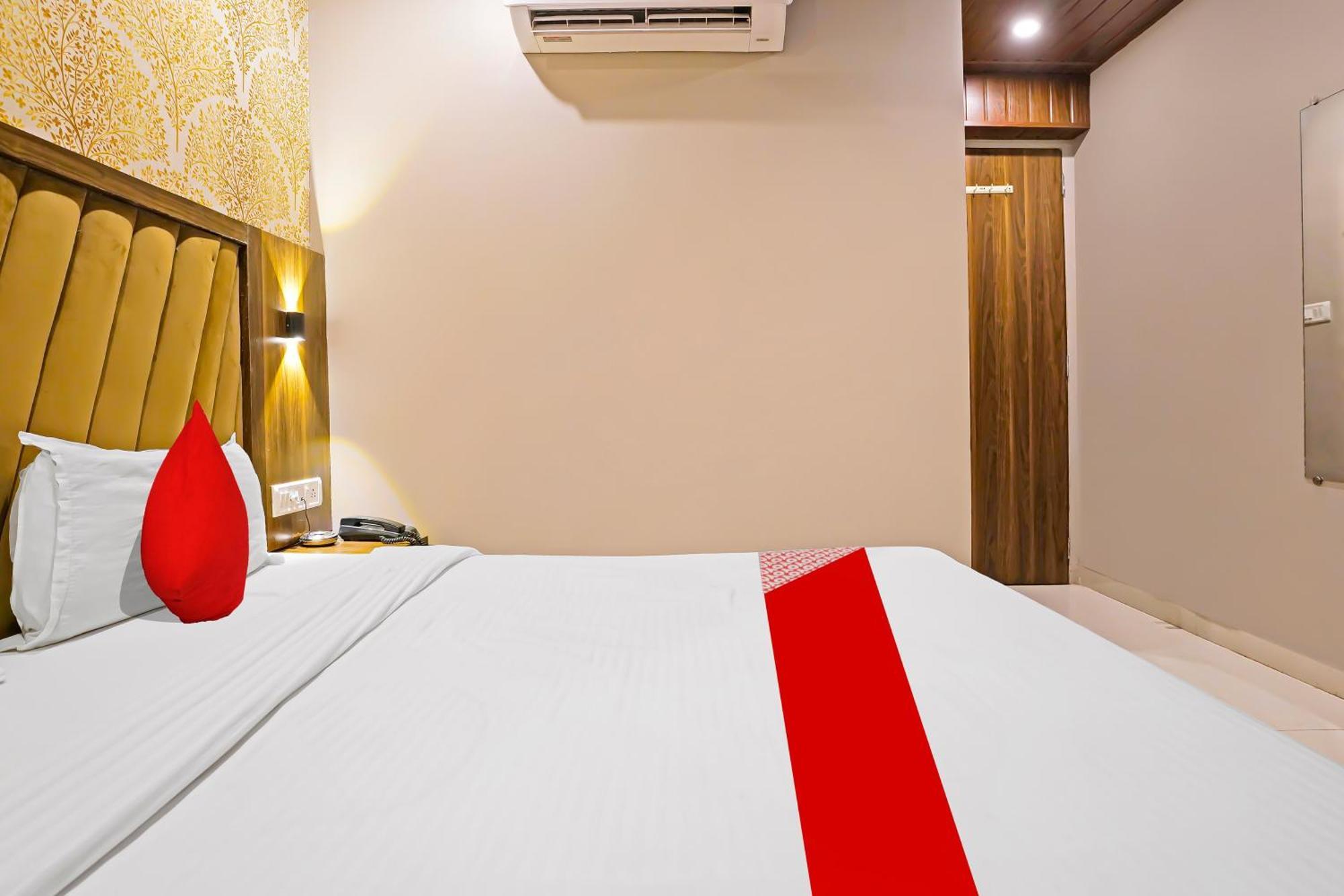 Super Hotel O Homestay Andheri East Мумбай Екстериор снимка