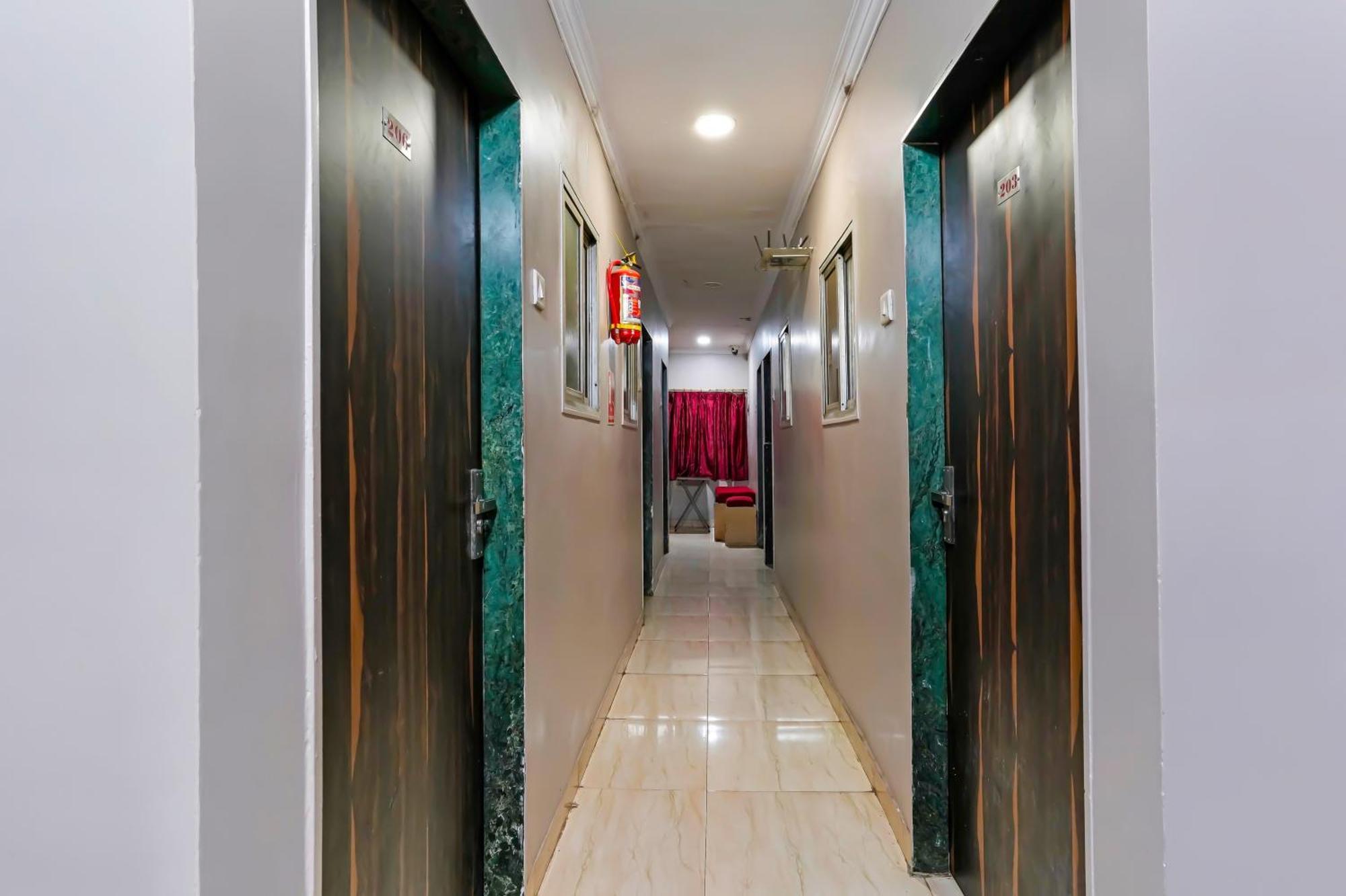 Super Hotel O Homestay Andheri East Мумбай Екстериор снимка