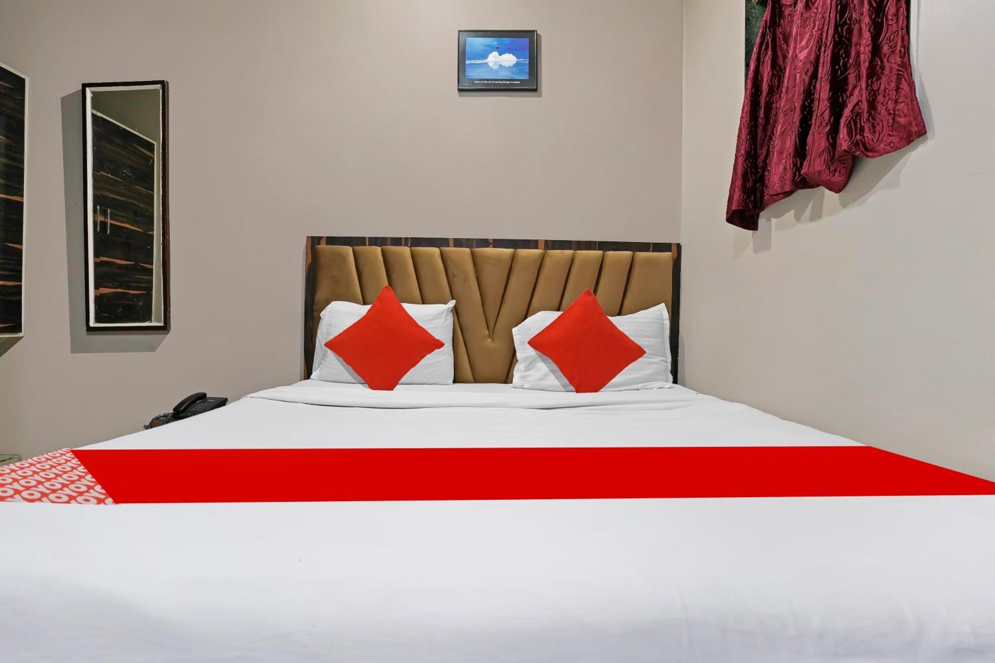 Super Hotel O Homestay Andheri East Мумбай Екстериор снимка